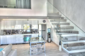 Chic Beach Apartment for Couples S-H203
